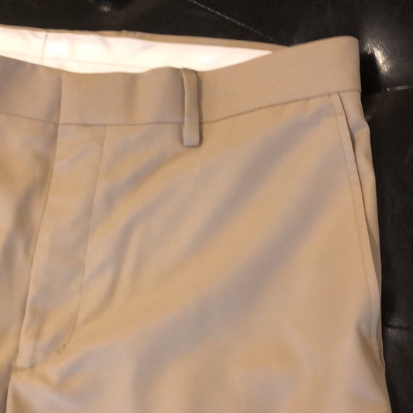 Walter Hagen Classic khaki color pant, 34/30. Always in style! - Picture 4 of 6